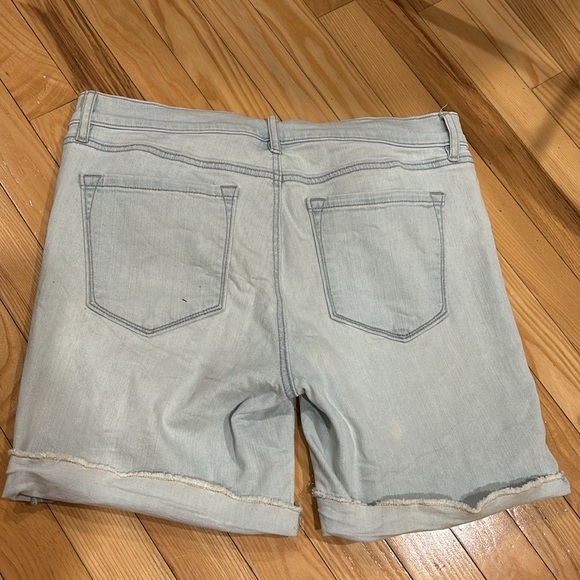 Ann Taylor Loft size 8 Bermuda shorts - Picture 3 of 3